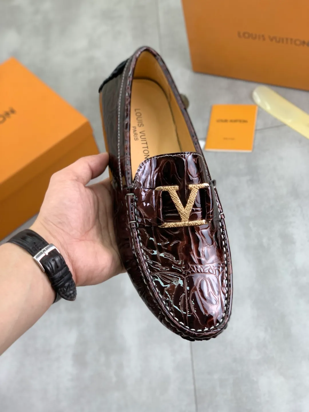 Men's men's shoes 💰P360💰【New style】🆘 🔥🆕【Louis Vuitton】LV Hong Kong high-quality beanie shoes. Loaf style for lazy people. This fabric is made of 🇮🇹 imported Italian first-layer cowhide➕full first-layer pigskin lining. The lining is more high-end. The original non-slip and wear-resistant rubber outsole is the only choice for driving. Size: 38-45. 4️⃣colors available.